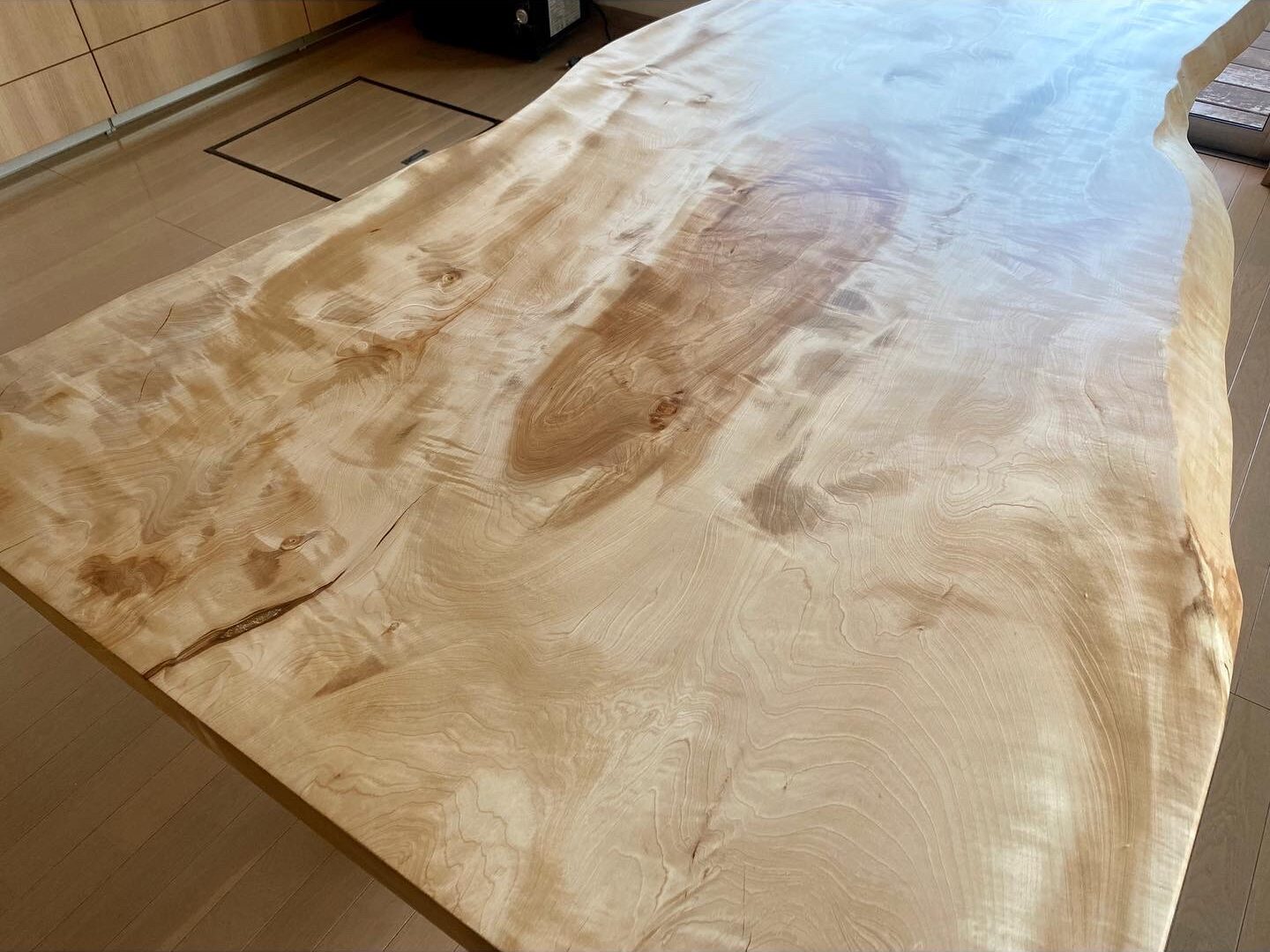 横浜市 N様邸】ダイニングテーブル | 一枚板専門店 YURAGI