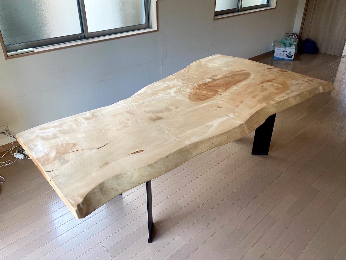 横浜市 N様邸】ダイニングテーブル | 一枚板専門店 YURAGI