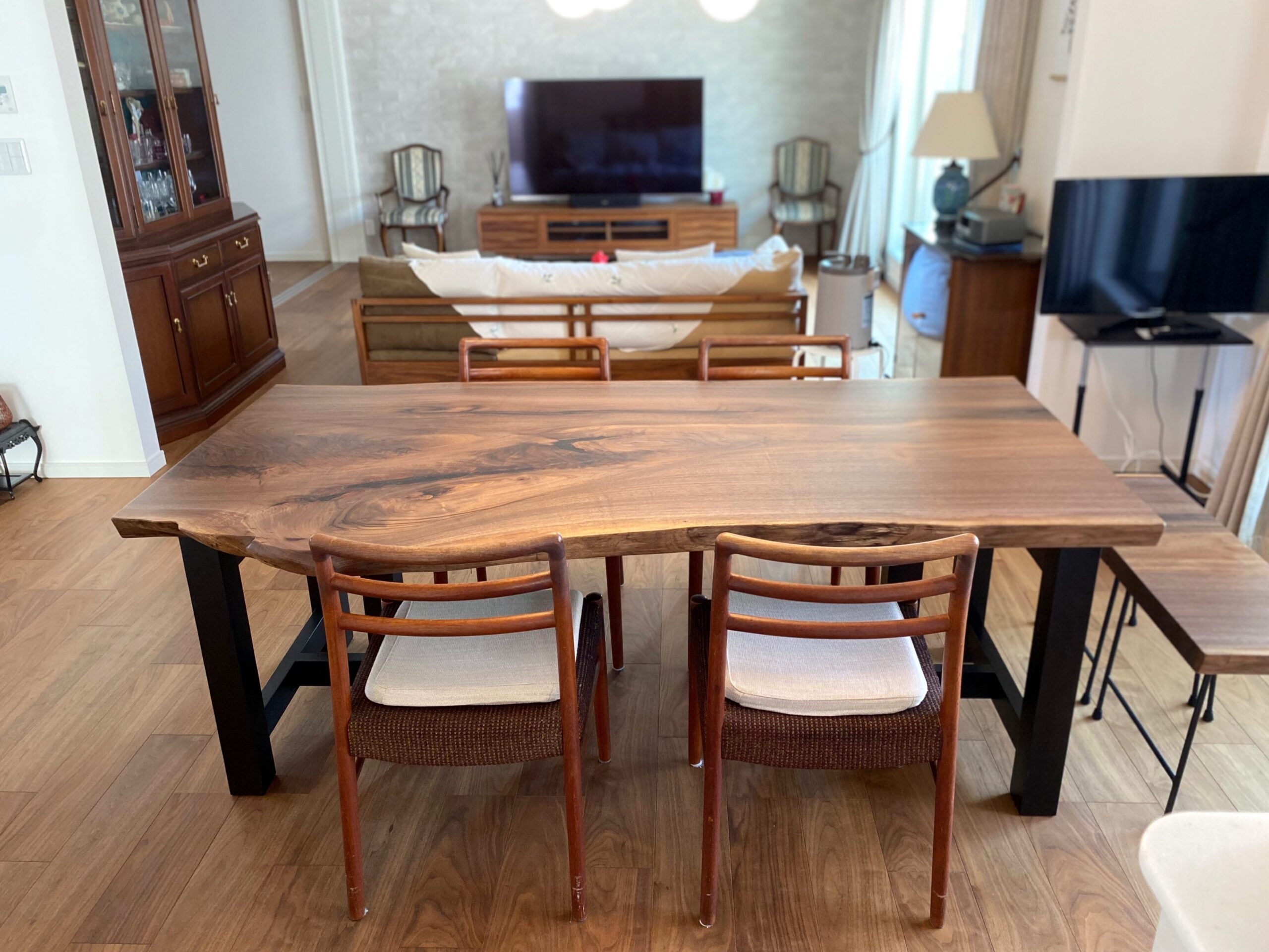 目黒区 S様邸】ダイニングテーブル&スツール | 一枚板専門店 YURAGI