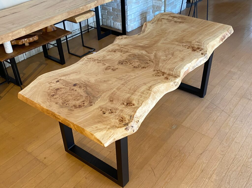 ポプラ一枚板 ポプラ一枚板【成約済み】〈状態〉ウレタン塗装幅:1815奥:710-860厚:52