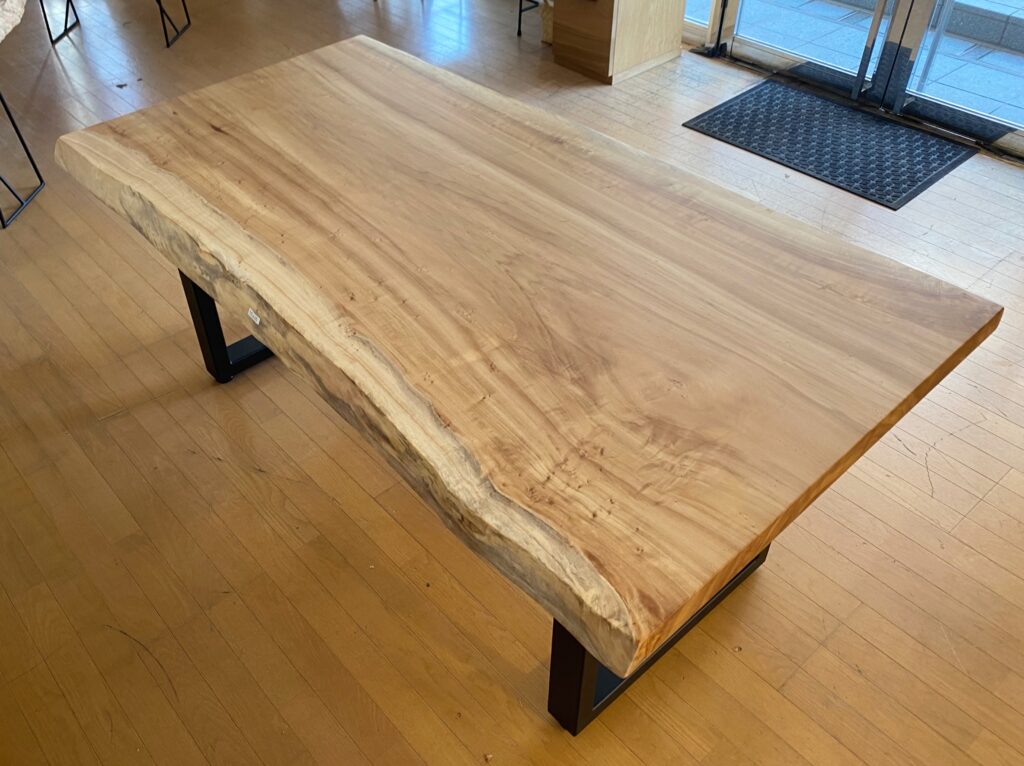 ポプラ一枚板【成約済み】〈状態〉ウレタン塗装幅:1705奥:930-960厚:57