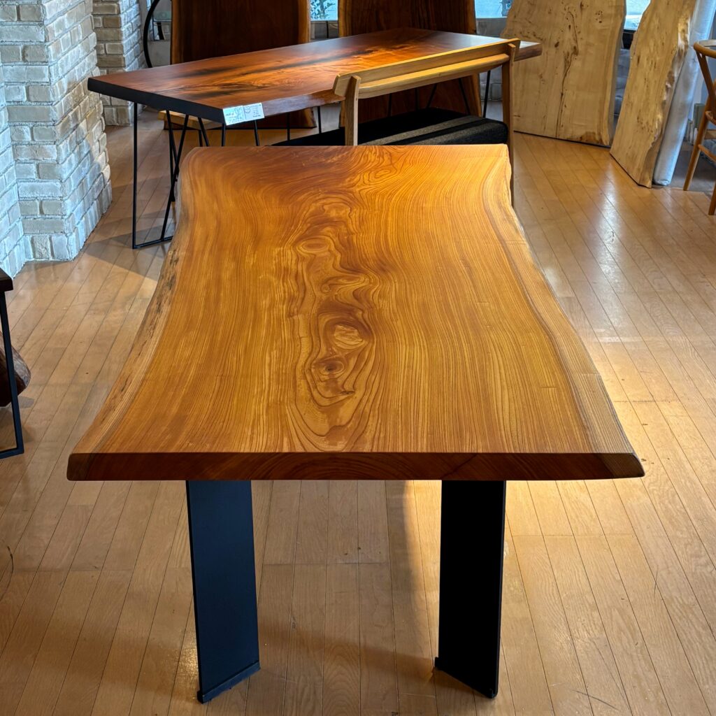 一枚板専門店 YURAGI】一枚板テーブル・デスクを皆様が手に取りやすい