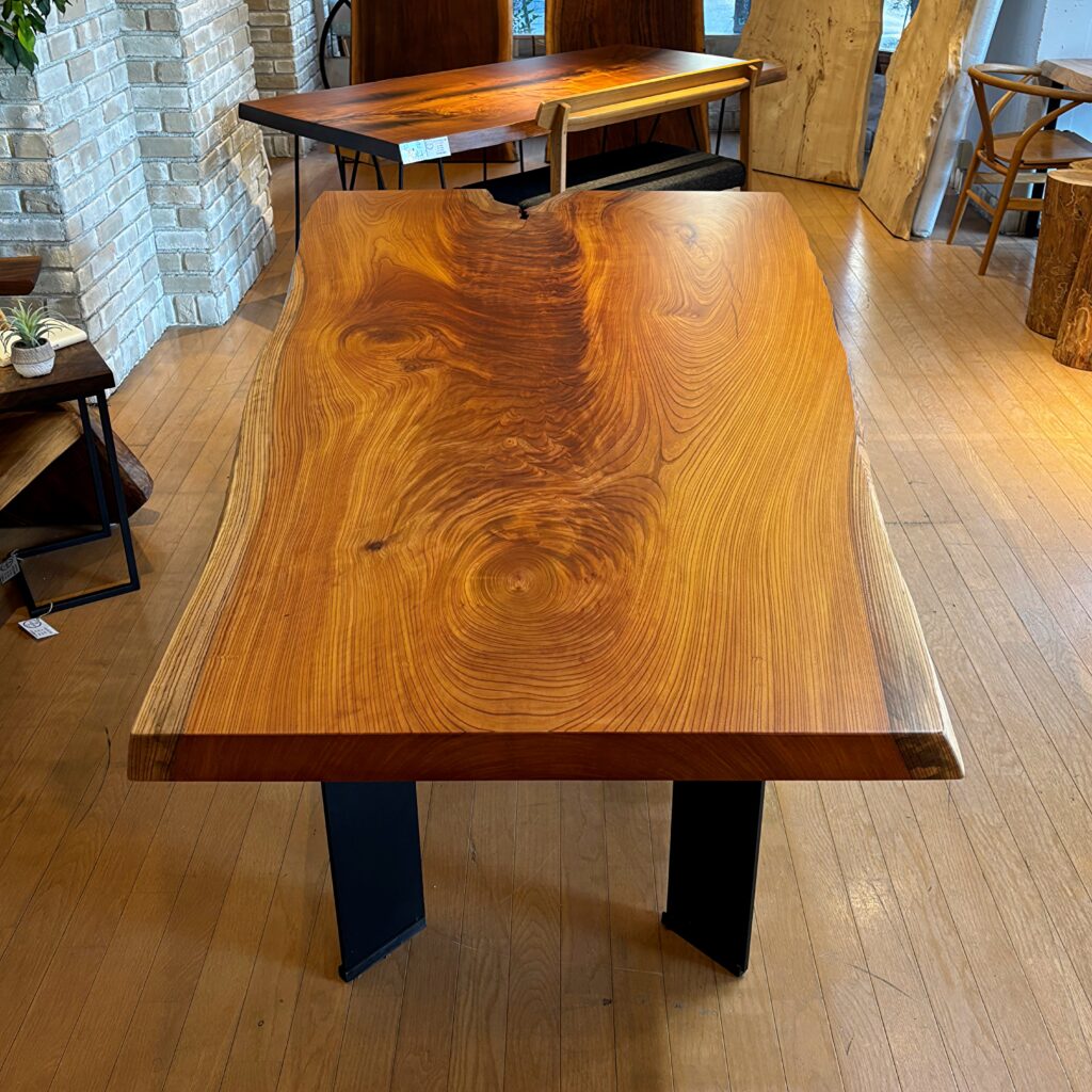 [10月の破格板]道産ハルニレ（エルム）の一枚板テーブル 10月の破格板]道産ハルニレ（エルム）の一枚板テーブル