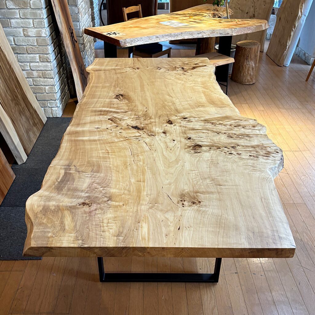 一枚板専門店 YURAGI】一枚板テーブル・デスクを皆様が手に取りやすい